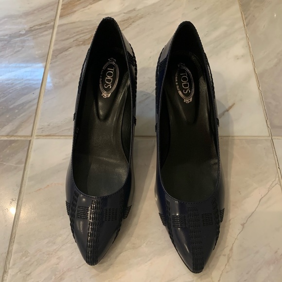 Tod’s Classic Patent Leather Heels - Picture 6 of 7